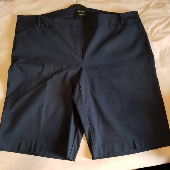 Reitmans Pants - SIZE 22 SHORTS